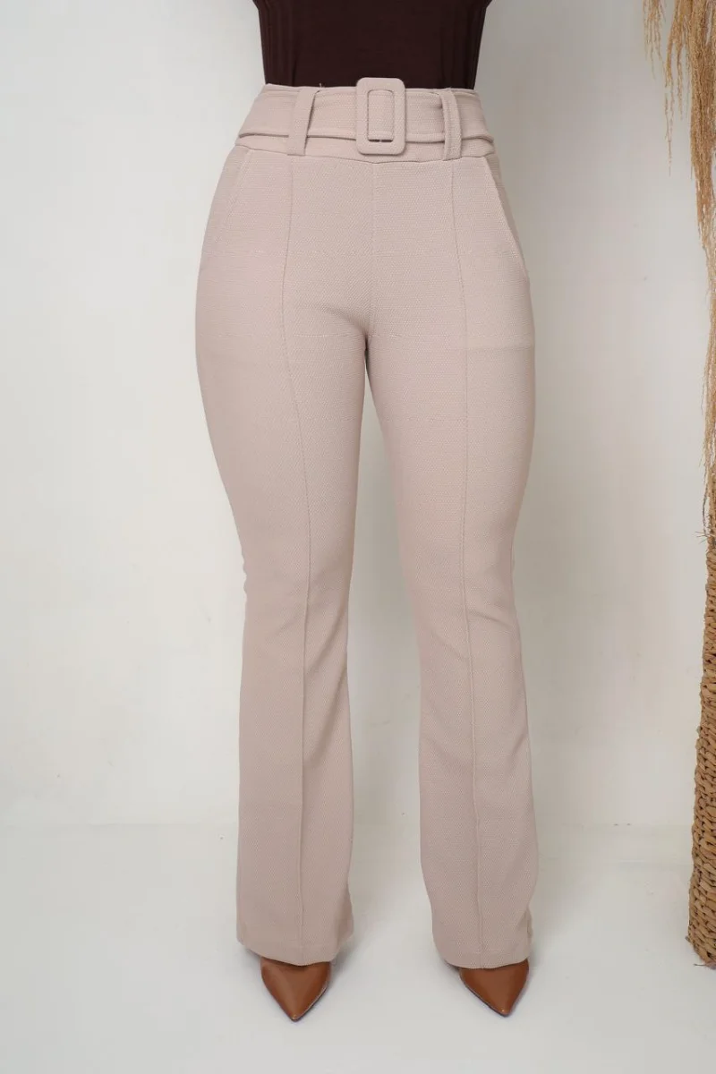 Calça Flare social bailarina Cor Off tecido pop com cinto fixo cintura alta com elastano - 4