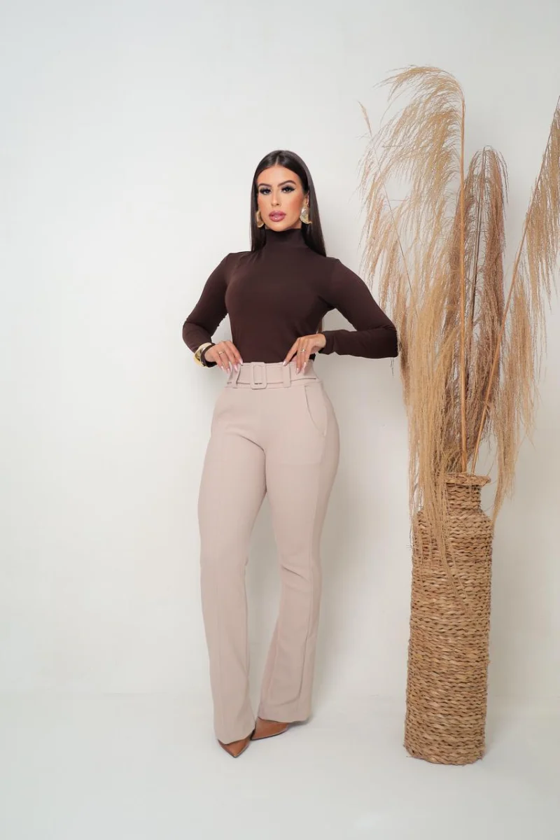 Calça Flare social bailarina Cor Off tecido pop com cinto fixo cintura alta com elastano - 2