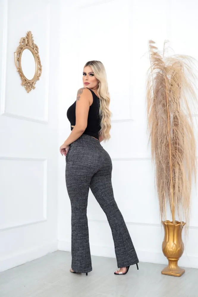 Calça flare Cor Preta Mesclada Social Bailarina Jacquard linho com cinto fixo com bastante elastano e cintura alta - 3