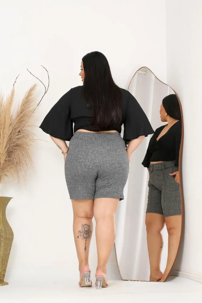 Shorts feminina plus Size jackar linho Cinza claro mesclado com cinto fixo - 4
