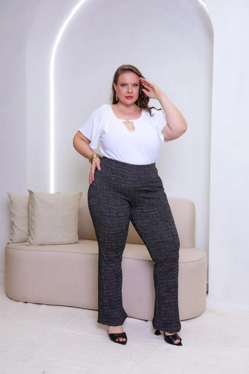 Calça Flare jackar linho no Plus Size com bolso atrás – Preta mescla