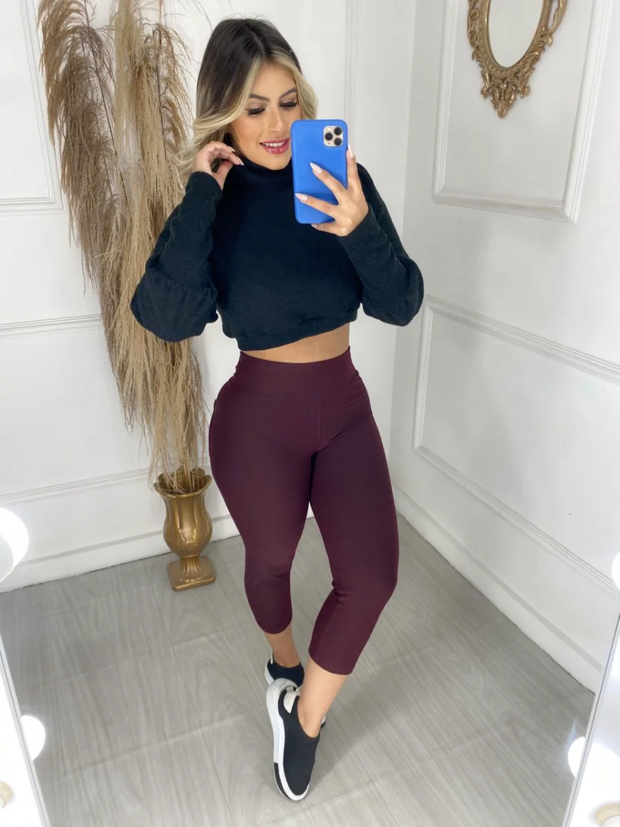 Calça Capri jeans Vinho malha Cotton feminina com todo o conforto e cheia de charme